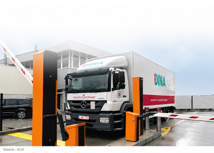 Entrée logistique avec camion